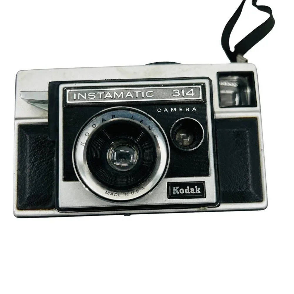Vintage Kodak Instamatic 314 Camera Made in USA 1964-1974 with Case & Bulbs